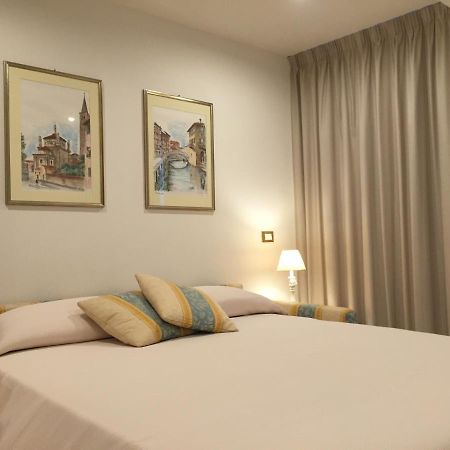 Genovese Villa Elena Appartamenti Varazze Exteriör bild
