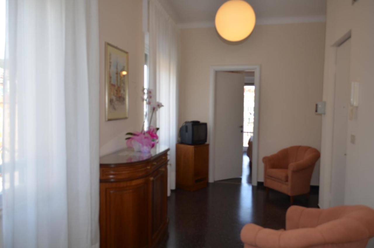 Genovese Villa Elena Appartamenti Varazze Exteriör bild