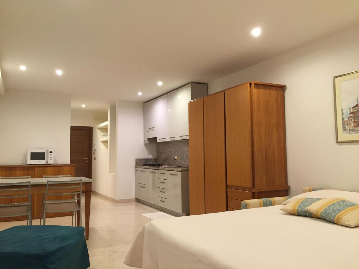 Genovese Villa Elena Appartamenti Varazze Exteriör bild